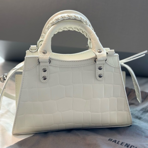 BALENCIAGA
White Croc Super Nano Neo Classic Bag ( brand new ) - Picture 4 of 10